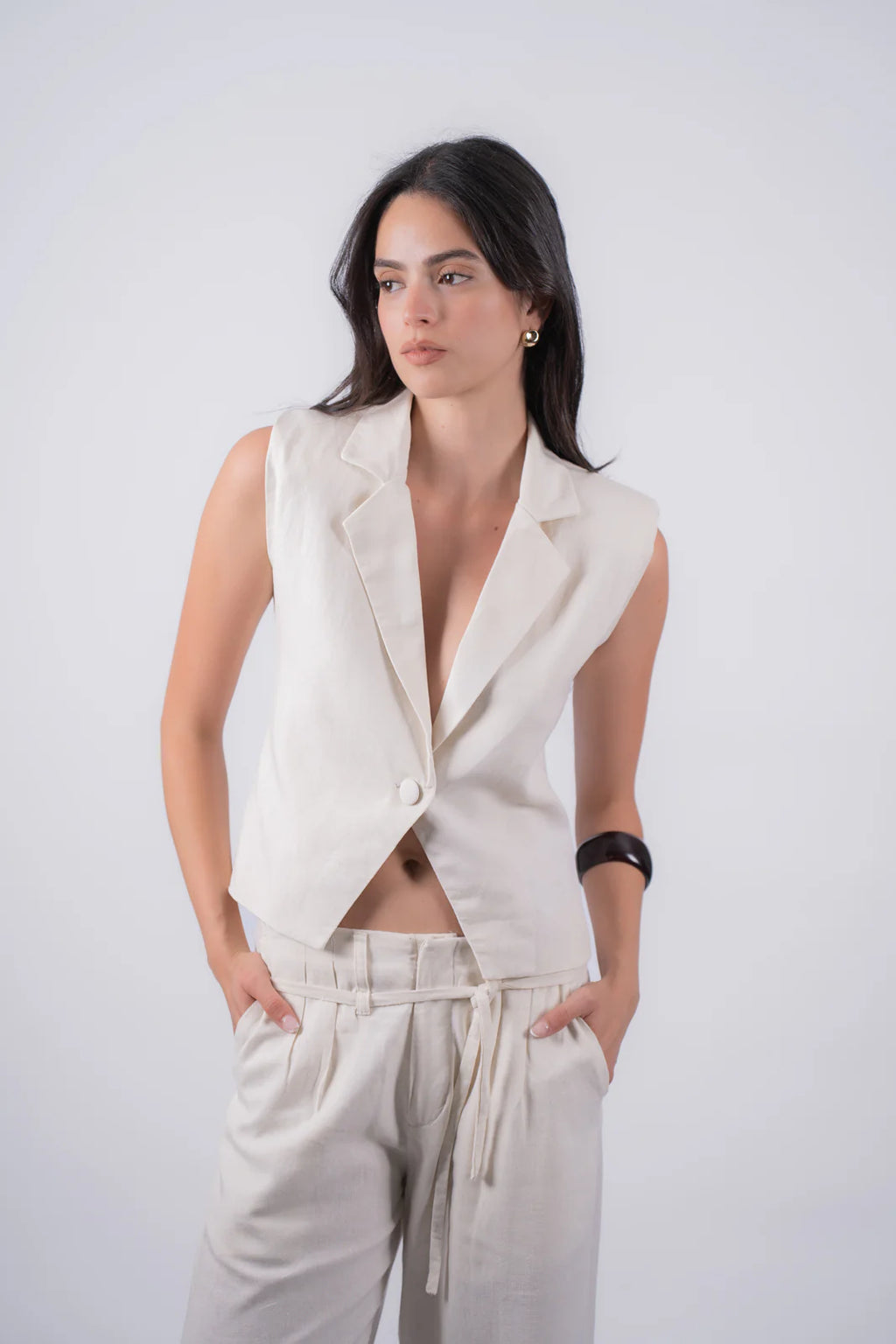 Cream Vest Alba Viella