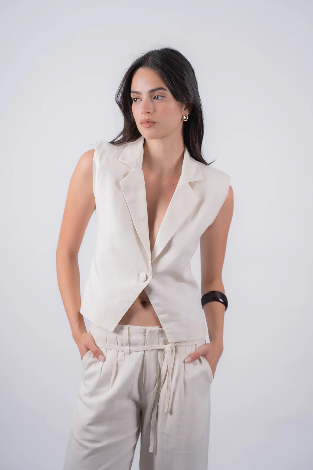 Cream Vest Alba Viella